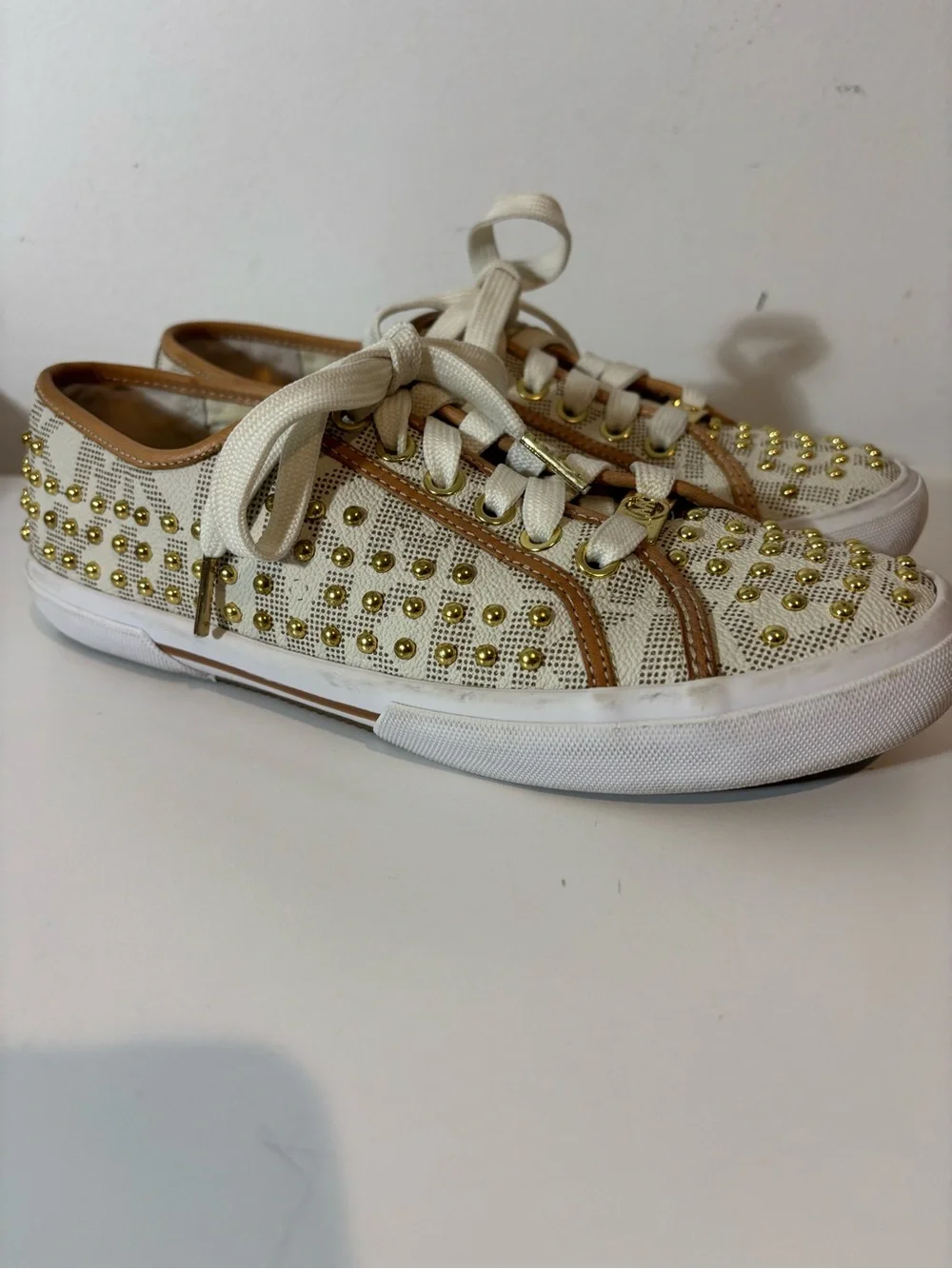 Michael Kors Women's 8 Gold-Studded Cream Lace-Up Sneakers Shoes Casual Preppy